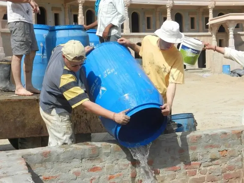 rescuing-water-animals-from-the-drying-out-talab-in-jadan-ashram bodyImage